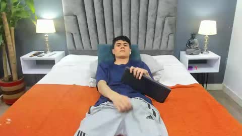 Roan Birkin online show from 02-20-25, 11:43