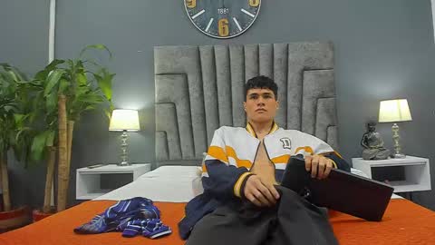 Roan Birkin online show from 02-23-25, 01:46