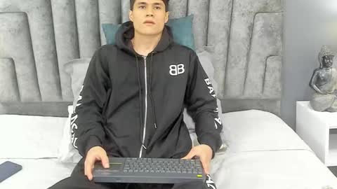 Roan Birkin online show from 03-04-25, 07:43