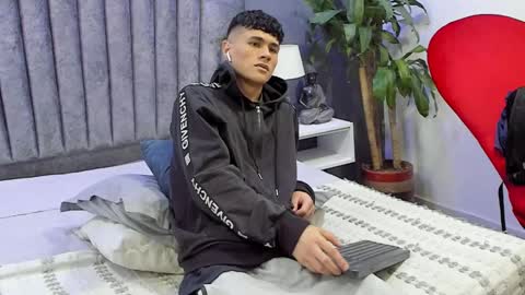 Roan Birkin online show from 03-06-25, 07:32