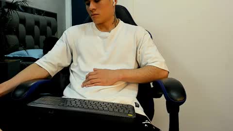 Roan Birkin online show from 10-30-25, 07:25