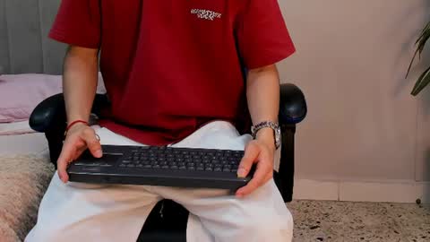 Roan Birkin online show from 06-12-26, 07:35