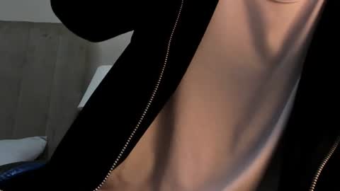 Roan Birkin online show from 06-22-26, 07:44