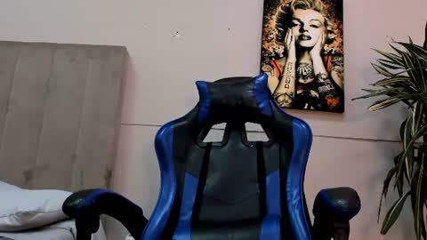 Roan Birkin online show from 06-26-26, 08:02