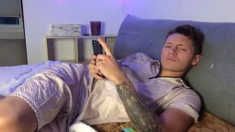 Snapshot of roastingcorn chatting on 12-21-24, 01:04 RoastingCorn online show from 12-21-24, 01:04