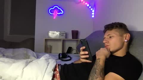 Snapshot of roastingcorn chatting on 01-05-25, 09:59 RoastingCorn online show from 01-05-25, 09:59