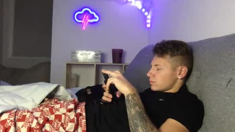 Snapshot of roastingcorn chatting on 01-05-25, 01:04 RoastingCorn online show from 01-05-25, 01:04