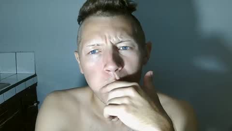 Snapshot of roastingcorn chatting on 09-19-25, 02:35 RoastingCorn online show from 09-19-25, 02:35