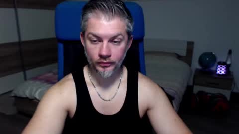 Snapshot of robbyshawz chatting on 12-22-24, 09:00 robbyshawz online show from 12-22-24, 09:00
