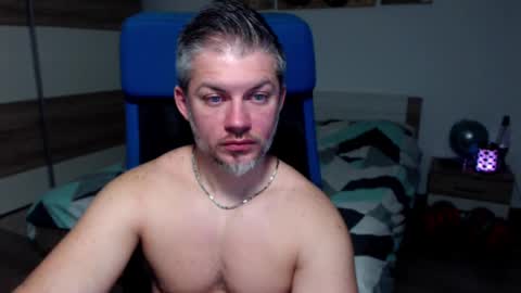 Snapshot of robbyshawz chatting on 01-17-25, 05:21 robbyshawz online show from 01-17-25, 05:21