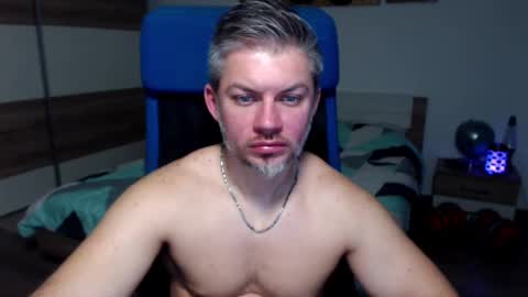 Snapshot of robbyshawz chatting on 01-18-25, 10:28 robbyshawz online show from 01-18-25, 10:28