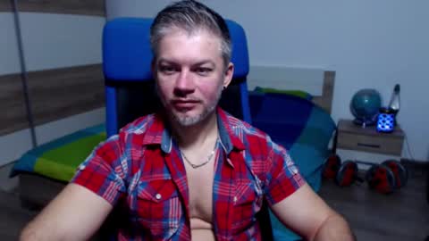 Snapshot of robbyshawz chatting on 10-12-25, 05:39 robbyshawz online show from 10-12-25, 05:39