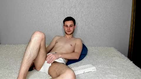 robert10211 online show from 04-06-26, 07:48