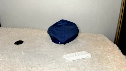 robert10211 online show from 04-21-26, 02:51