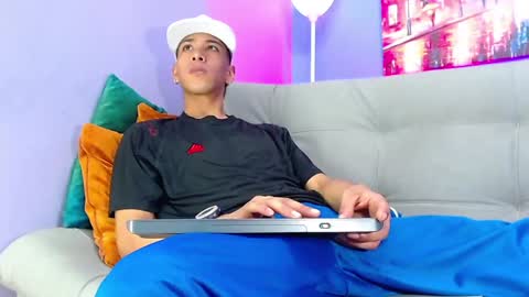 Snapshot of robert_kingg chatting on 02-06-25, 06:51 robert_kingg online show from 02-06-25, 06:51