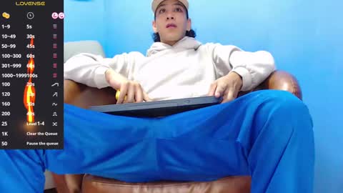 Snapshot of robert_kingg chatting on 11-11-25, 12:54 robert_kingg online show from 11-11-25, 12:54