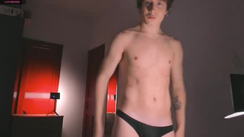 Snapshot of robfavorite1 chatting on 12-21-25, 07:32 robfavorite1 online show from 12-21-25, 07:32