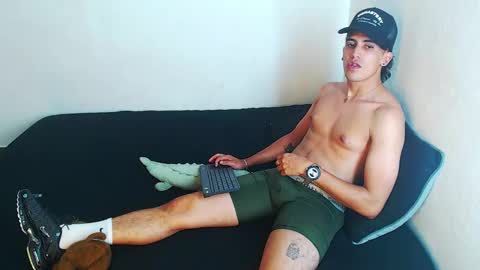 Snapshot of robisson_zack chatting on 11-25-25, 01:38 Robisson Zack online show from 11-25-25, 01:38