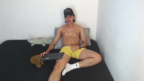 Snapshot of robisson_zack chatting on 02-25-26, 04:44 Robisson Zack online show from 02-25-26, 04:44