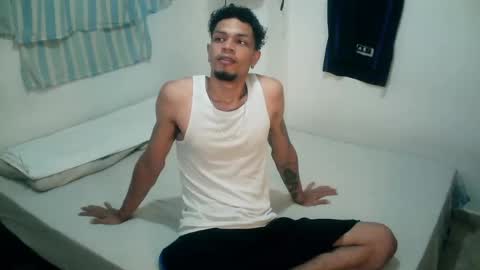 Snapshot of rocco99xx chatting on 10-10-25, 01:37 Rocco online show from 10-10-25, 01:37