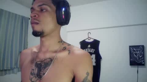 Snapshot of rocco99xx chatting on 11-06-25, 01:28 Rocco online show from 11-06-25, 01:28