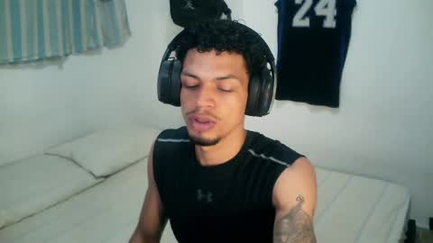 Snapshot of rocco99xx chatting on 11-12-25, 01:44 Rocco online show from 11-12-25, 01:44