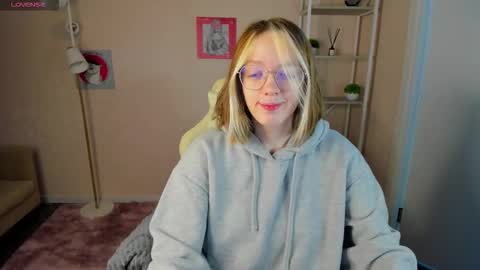 Snapshot of rockett_bunny chatting on 10-03-25, 01:13 Rockett online show from 10-03-25, 01:13