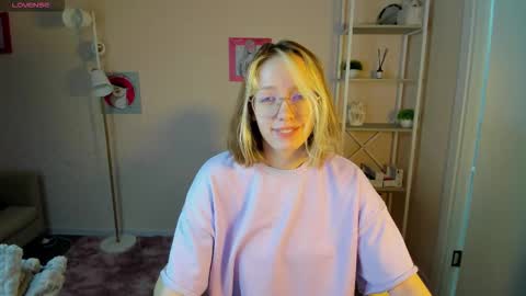 Snapshot of rockett_bunny chatting on 10-06-25, 01:14 Rockett online show from 10-06-25, 01:14