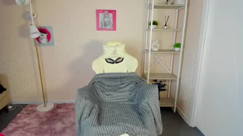 Snapshot of rockett_bunny chatting on 10-07-25, 01:03 Rockett online show from 10-07-25, 01:03