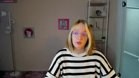 Snapshot of rockett_bunny chatting on 10-09-25, 01:14 Rockett online show from 10-09-25, 01:14