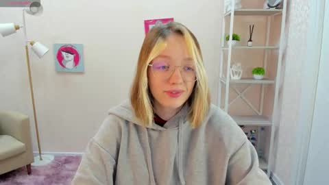 Snapshot of rockett_bunny chatting on 10-14-25, 01:06 Rockett online show from 10-14-25, 01:06