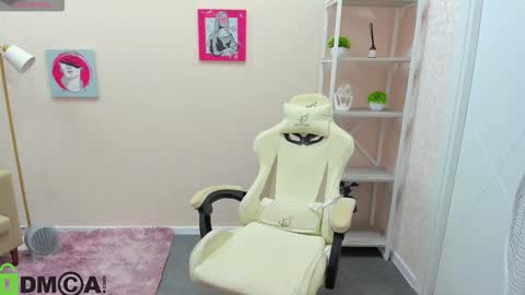 Snapshot of rockett_bunny chatting on 10-19-25, 01:06 Rockett online show from 10-19-25, 01:06