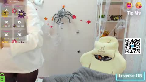 Snapshot of rockett_bunny chatting on 10-22-25, 01:06 Rockett online show from 10-22-25, 01:06