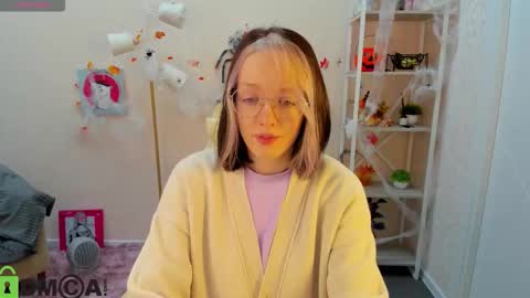 Snapshot of rockett_bunny chatting on 10-23-25, 01:05 Rockett online show from 10-23-25, 01:05