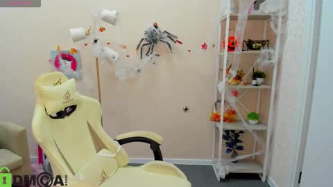 Snapshot of rockett_bunny chatting on 10-24-25, 01:03 Rockett online show from 10-24-25, 01:03