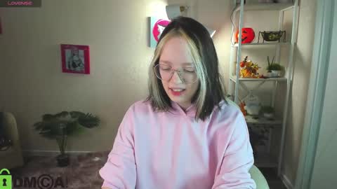 Snapshot of rockett_bunny chatting on 11-14-25, 01:04 Rockett online show from 11-14-25, 01:04