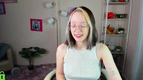 Snapshot of rockett_bunny chatting on 11-15-25, 01:14 Rockett online show from 11-15-25, 01:14