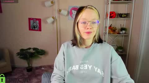 Snapshot of rockett_bunny chatting on 11-17-25, 01:00 Rockett online show from 11-17-25, 01:00