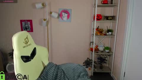 Snapshot of rockett_bunny chatting on 11-20-25, 01:06 Rockett online show from 11-20-25, 01:06