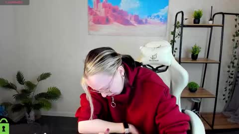 Snapshot of rockett_bunny chatting on 12-05-25, 01:14 Rockett online show from 12-05-25, 01:14