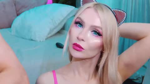 Lina and Den online show from 09-18-25, 10:06