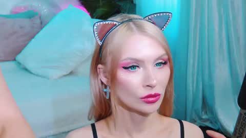 Lina and Den online show from 09-27-25, 09:36