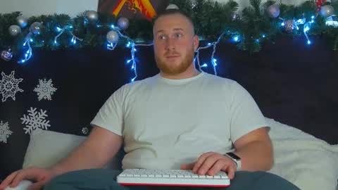 Snapshot of roddy_riss chatting on 12-19-24, 02:46 Roddy online show from 12-19-24, 02:46