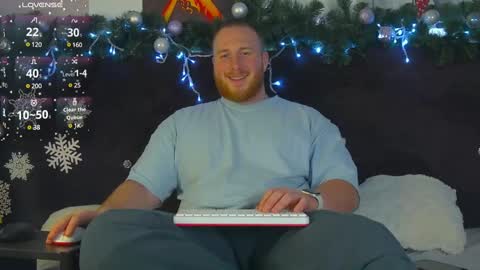 Snapshot of roddy_riss chatting on 12-30-24, 10:43 Roddy online show from 12-30-24, 10:43