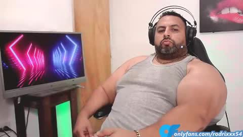 Snapshot of rodrixxx54 chatting on 01-04-25, 01:10 rodrixxx54 online show from 01-04-25, 01:10