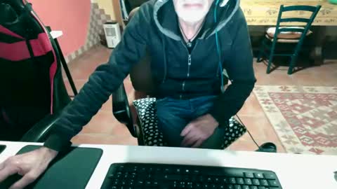 Snapshot of rodyuno chatting on 11-20-25, 10:15 rodyuno online show from 11-20-25, 10:15