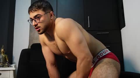 Snapshot of roger_belmont chatting on 09-30-25, 03:44 Roger Belmont online show from 09-30-25, 03:44