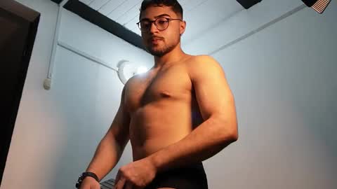 Snapshot of roger_belmont chatting on 11-05-25, 04:34 Roger Belmont online show from 11-05-25, 04:34