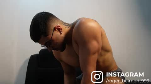 Snapshot of roger_belmont chatting on 01-10-26, 05:09 Roger Belmont online show from 01-10-26, 05:09