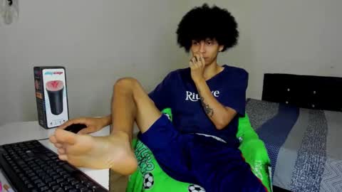 Snapshot of rolling_05 chatting on 11-28-25, 11:18 rolling_05 online show from 11-28-25, 11:18